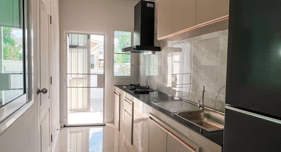 For rent 3 bedrooms house in San Kamphaeng, Chiang Mai