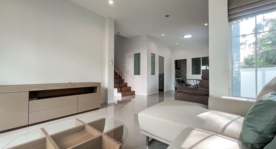 For rent 3 bedrooms house in San Kamphaeng, Chiang Mai