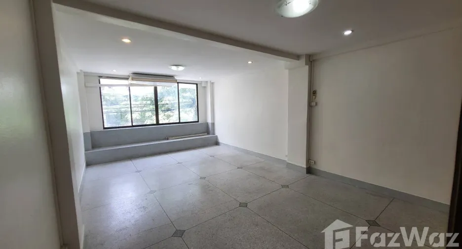 For sale and for rent 10 bedrooms retail Space in Bang Na, Bangkok