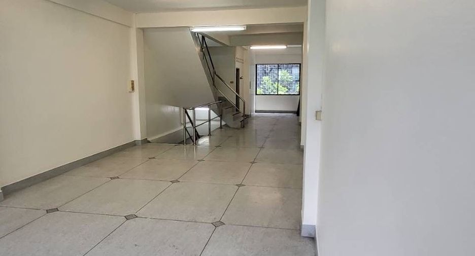 For sale and for rent 10 bedrooms retail Space in Bang Na, Bangkok