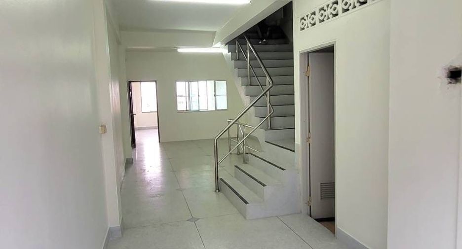 For sale and for rent 10 bedrooms retail Space in Bang Na, Bangkok