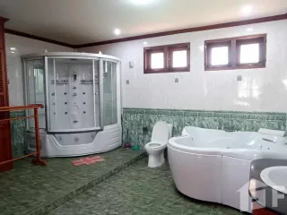 Villa zur Miete mit 5 Zimmer in Mueang Chiang Mai, Chiang Mai
