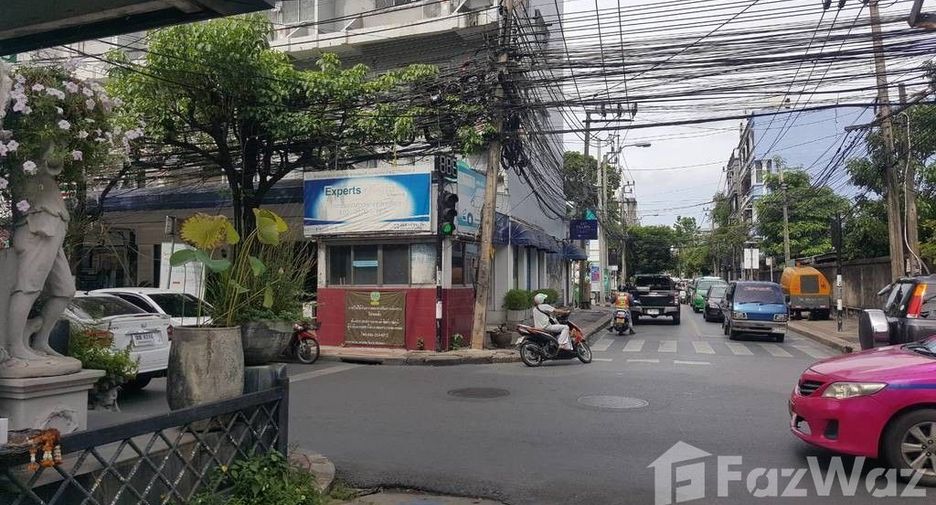 For sale 5 bedrooms house in Watthana, Bangkok
