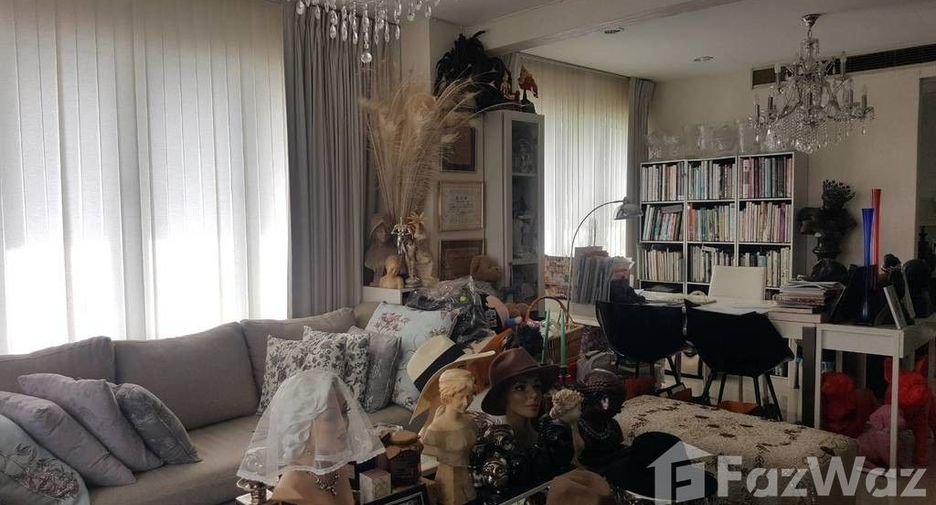 For sale 5 bedrooms house in Watthana, Bangkok