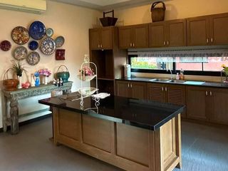 For sale 5 bedrooms villa in San Kamphaeng, Chiang Mai