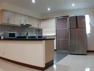 出售 和 出租 2 卧室 公寓 在 Si Racha, Chon Buri