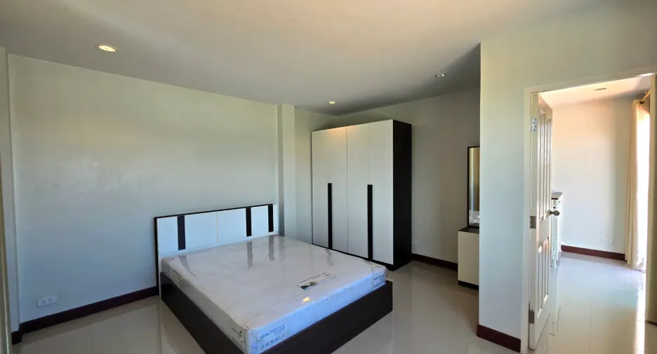 À louer 4 chambres villa à Cha Am, Phetchaburi