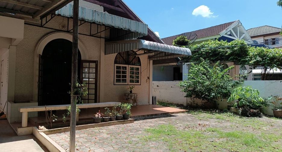 For rent 3 bedrooms house in Mueang Chiang Mai, Chiang Mai