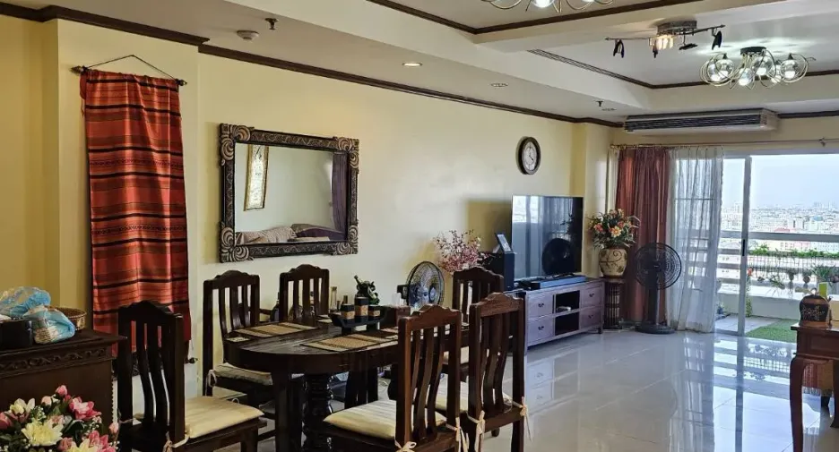 For sale and for rent 3 bedrooms condo in Bang Kapi, Bangkok