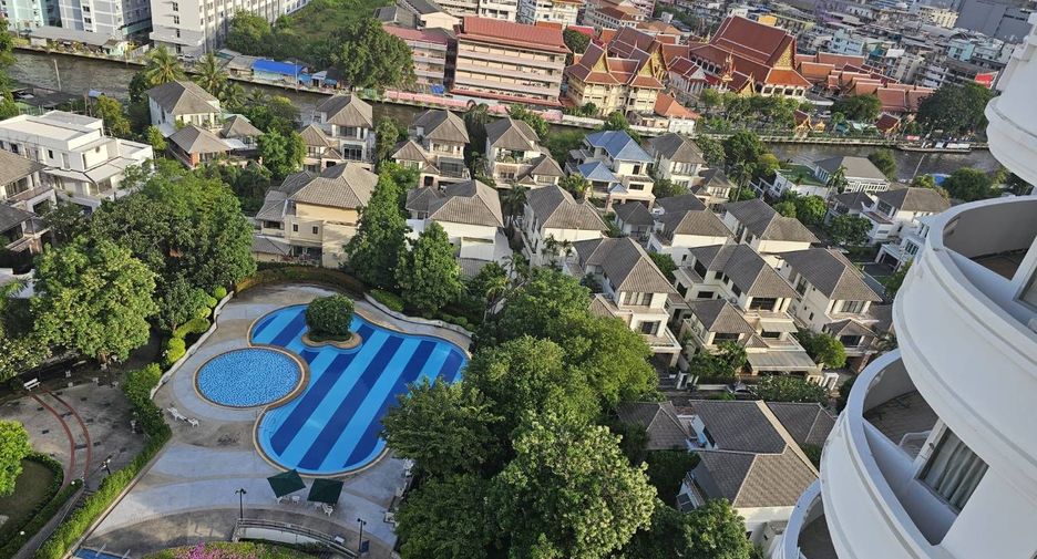 For sale and for rent 3 bedrooms condo in Bang Kapi, Bangkok