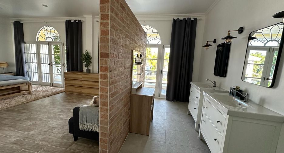 For sale 4 bedrooms townhouse in Mueang Phuket, Phuket