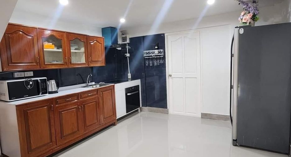For rent 4 bedrooms house in Bang Lamung, Chonburi