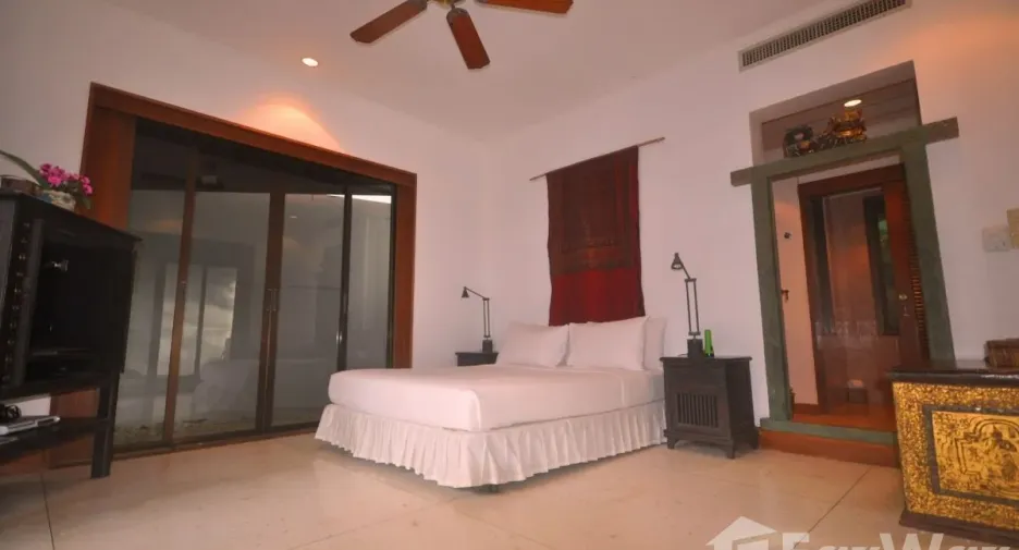 For sale 4 bedrooms villa in Mueang Phuket, Phuket