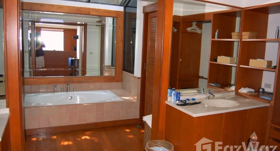 For sale 4 bedrooms villa in Mueang Phuket, Phuket