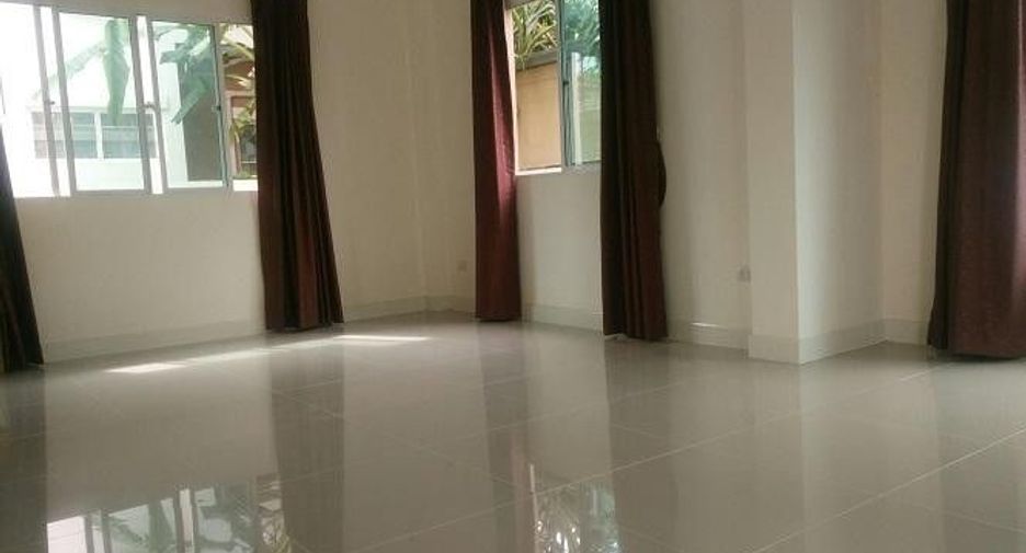 For sale 3 bedrooms house in Lat Krabang, Bangkok
