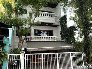 Casa adosada en venta de 3 habitaciones en Chatuchak, Bangkok
