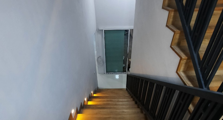 Reihenhaus zum Kauf mit 6 Zimmer in Mueang Chiang Mai, Chiang Mai