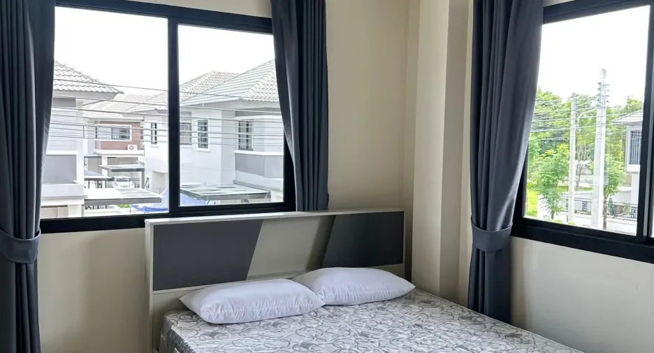 Casa en alquiler de 3 habitaciones en San Kamphaeng, Chiang Mai