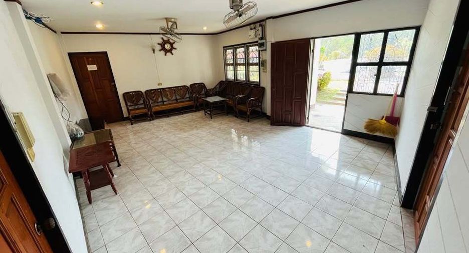 For rent 4 bedrooms house in Doi Saket, Chiang Mai