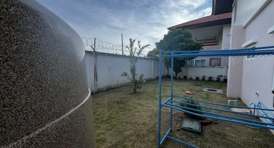 For sale 3 ベッドルーム house in Thung Khru, Bangkok