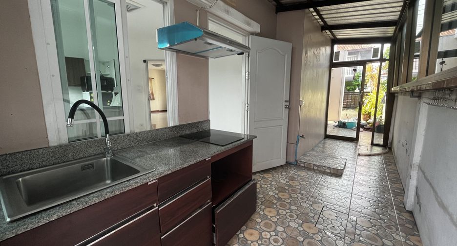For sale 3 ベッドルーム house in Thung Khru, Bangkok