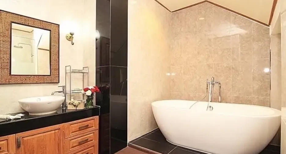 Casa en venta y en alquiler de 5 habitaciones en Bang Lamung, Chonburi