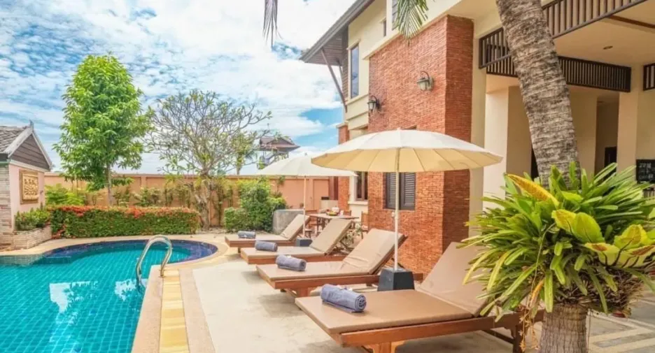 Casa en venta y en alquiler de 5 habitaciones en Bang Lamung, Chonburi