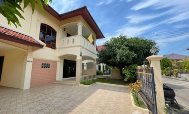 For rent 4 bedrooms house in Mueang Chiang Mai, Chiang Mai