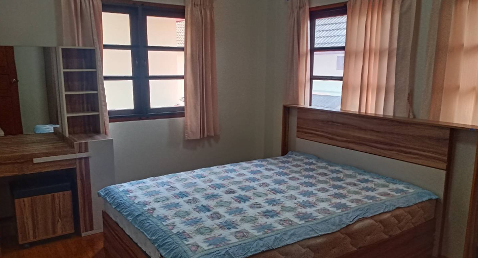 For rent 4 bedrooms house in Mueang Chiang Mai, Chiang Mai