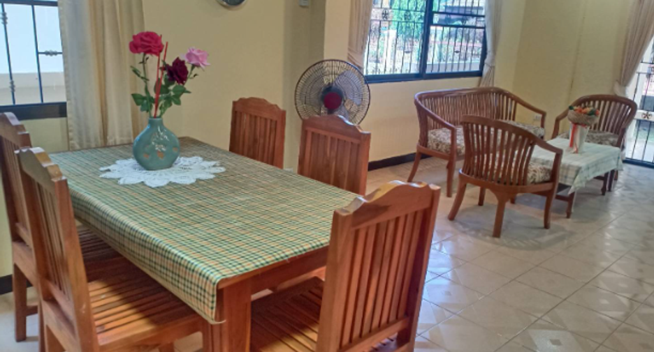 For rent 4 bedrooms house in Mueang Chiang Mai, Chiang Mai