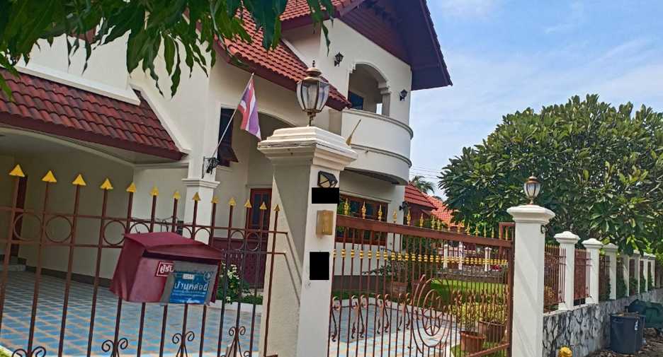 For rent 4 bedrooms house in Mueang Chiang Mai, Chiang Mai