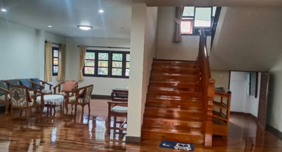 For rent 4 bedrooms house in Mueang Chiang Mai, Chiang Mai