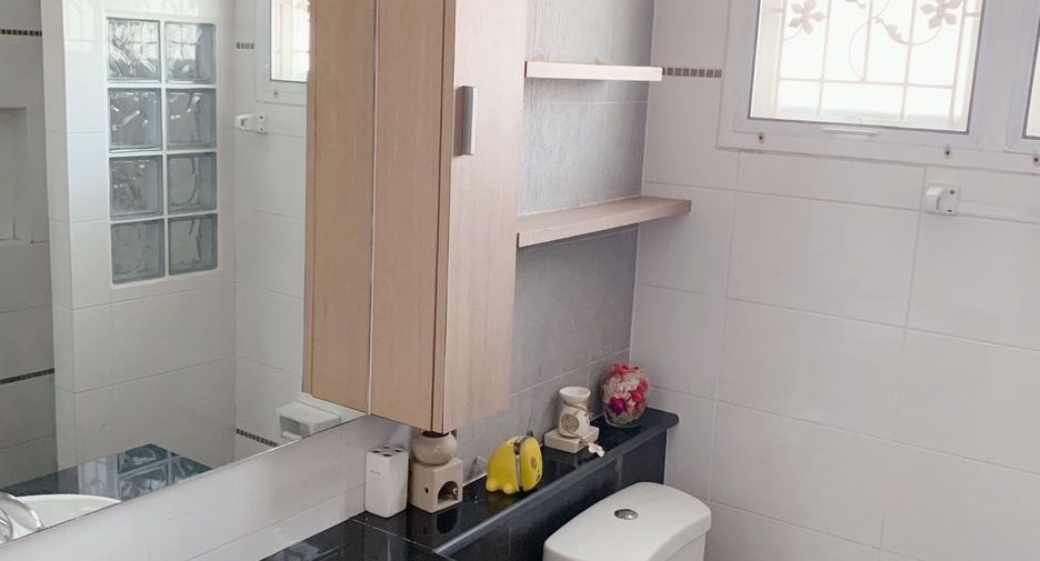 For sale 3 bedrooms house in Bang Kapi, Bangkok