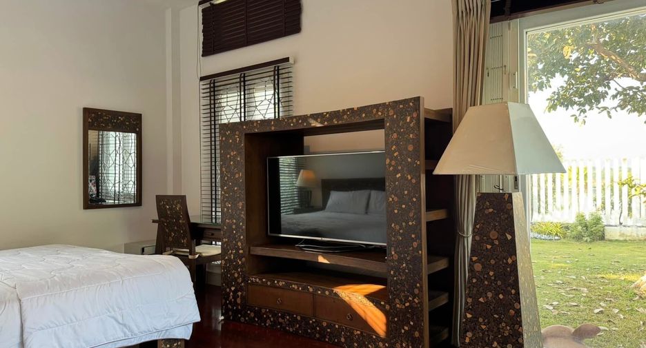 For rent 4 bedrooms house in Mueang Chiang Mai, Chiang Mai