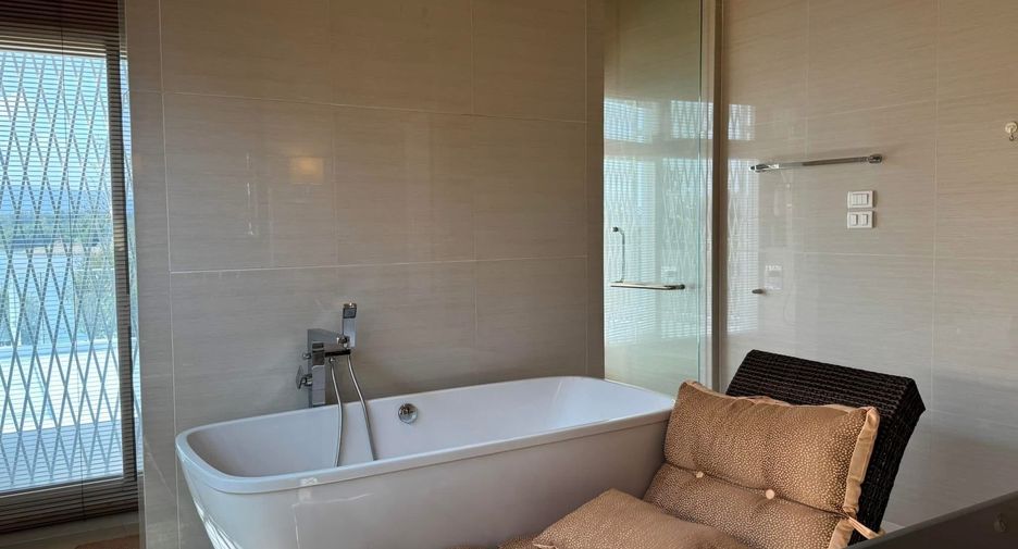 For rent 4 bedrooms house in Mueang Chiang Mai, Chiang Mai