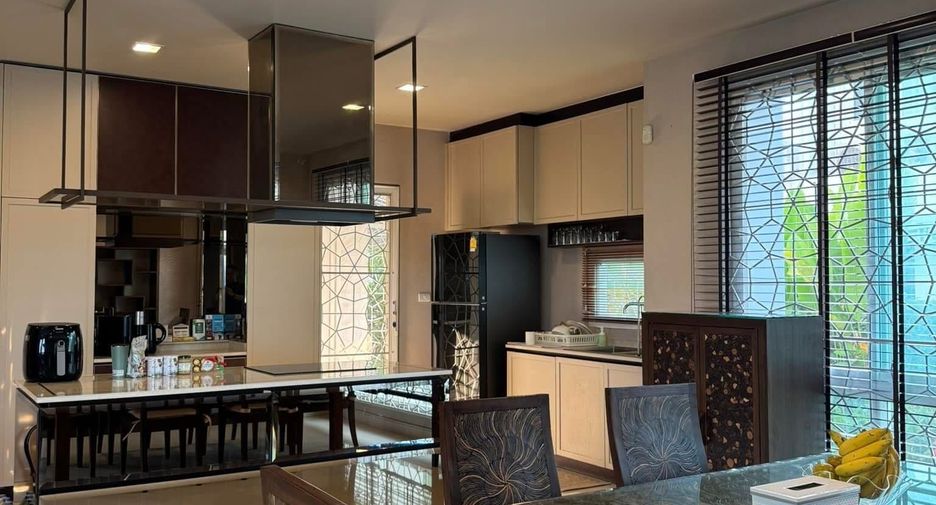 For rent 4 bedrooms house in Mueang Chiang Mai, Chiang Mai
