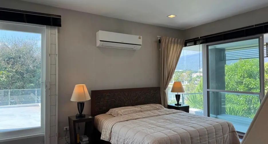 For rent 4 bedrooms house in Mueang Chiang Mai, Chiang Mai