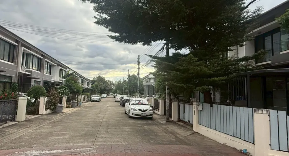 For sale 3 bedrooms house in Bang Khen, Bangkok
