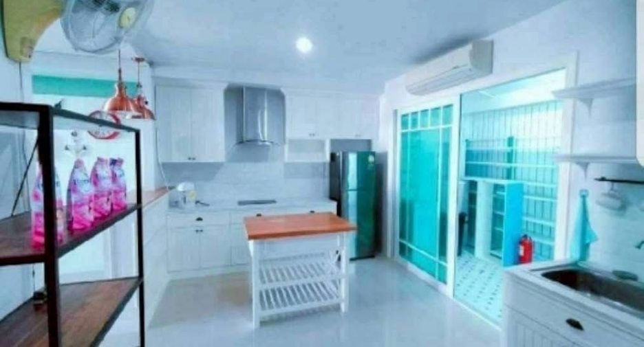 For rent 3 ベッドルーム townhouse in Bang Lamung, Chonburi