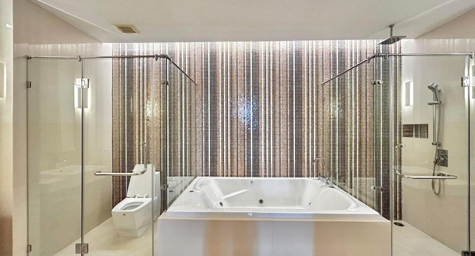 For rent 2 bedrooms condo in Bang Lamung, Chonburi