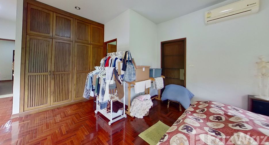 For sale 5 bedrooms house in Mueang Chiang Mai, Chiang Mai