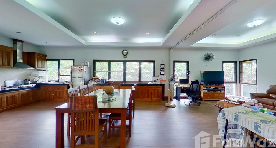 For sale 5 bedrooms house in Mueang Chiang Mai, Chiang Mai