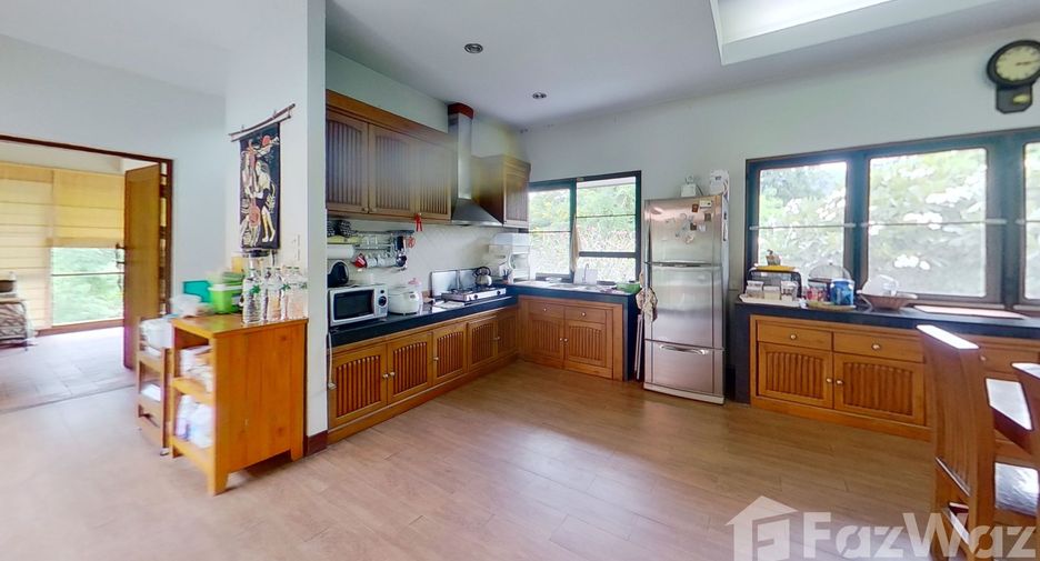 For sale 5 bedrooms house in Mueang Chiang Mai, Chiang Mai