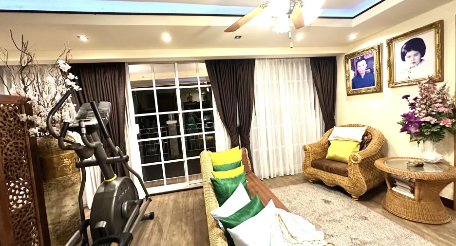 For sale 4 bedrooms villa in Mueang Buriram, Buriram