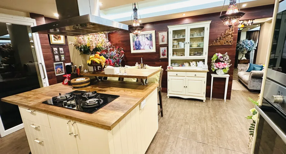 For sale 4 bedrooms villa in Mueang Buriram, Buriram