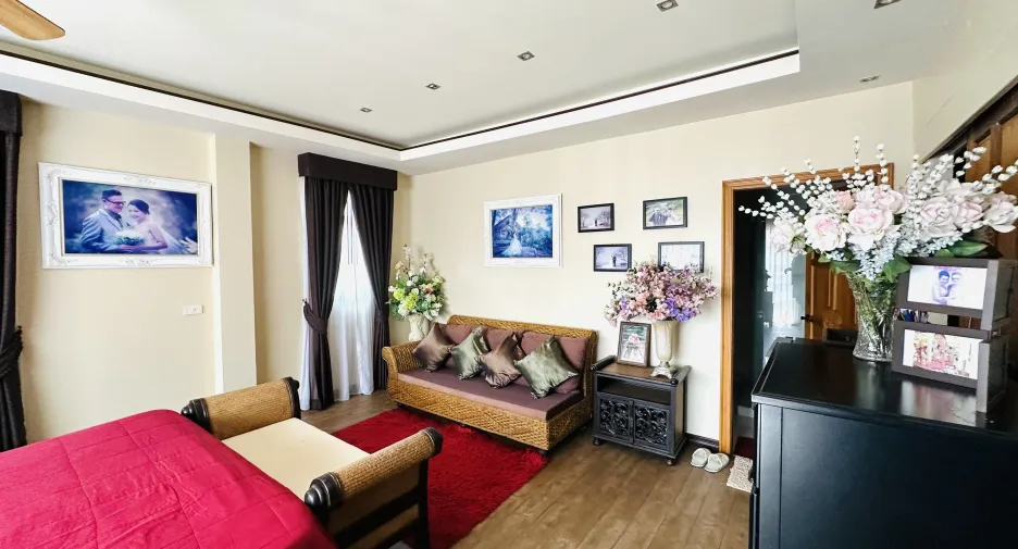 For sale 4 bedrooms villa in Mueang Buriram, Buriram