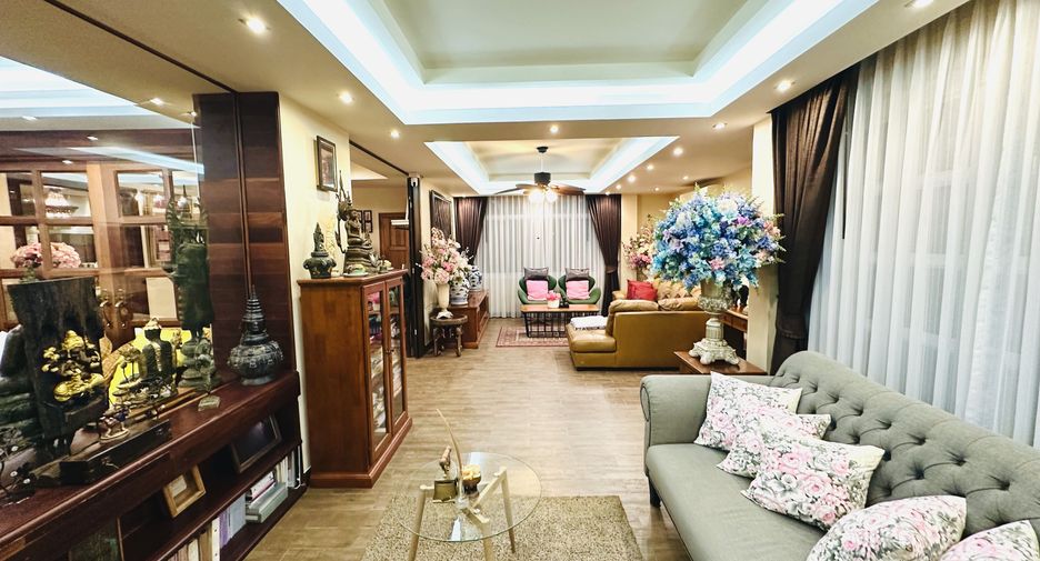 For sale 4 bedrooms villa in Mueang Buriram, Buriram