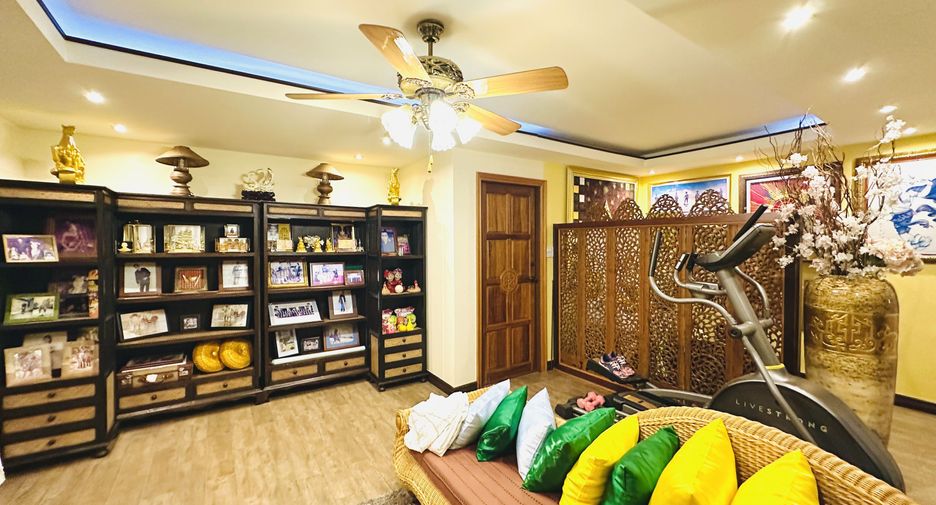 For sale 4 bedrooms villa in Mueang Buriram, Buriram