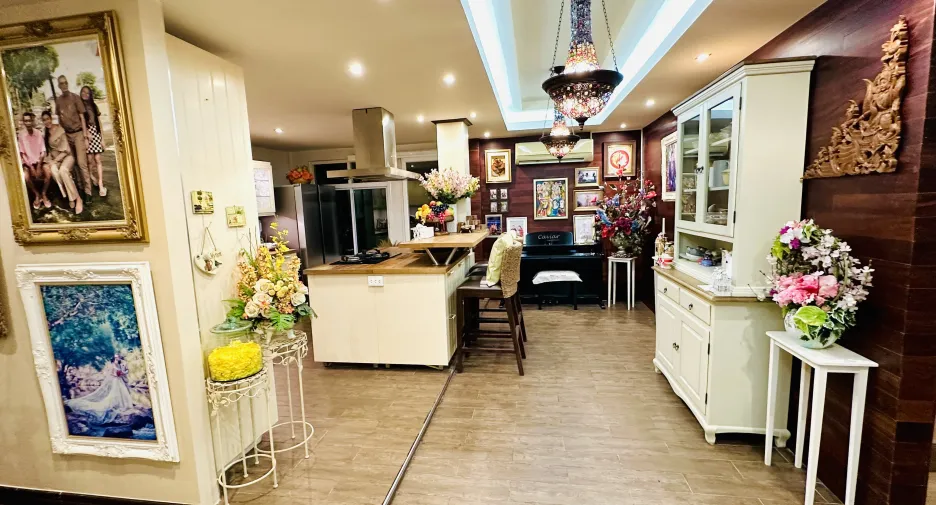 For sale 4 bedrooms villa in Mueang Buriram, Buriram