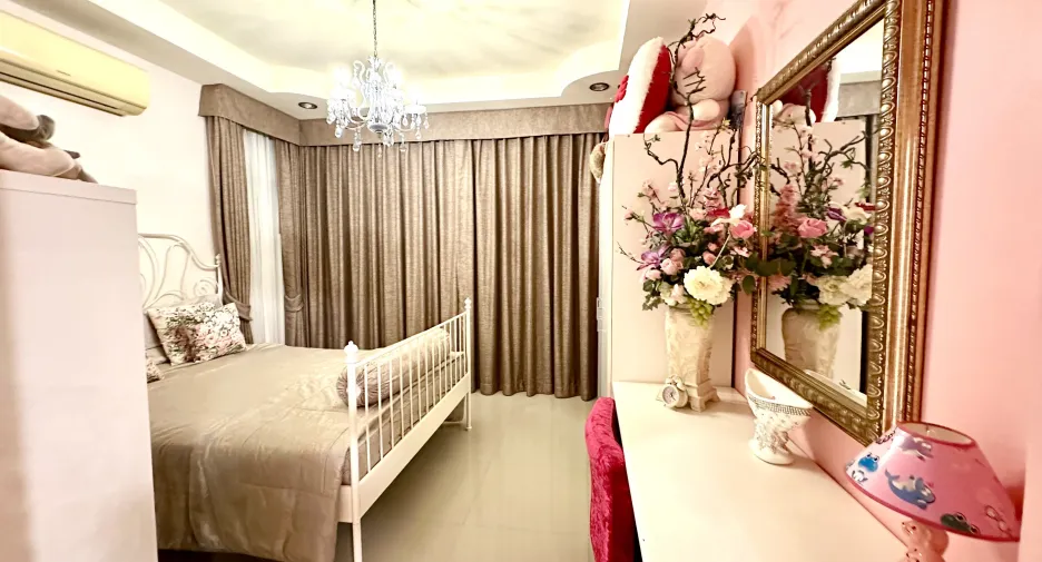 For sale 4 bedrooms villa in Mueang Buriram, Buriram